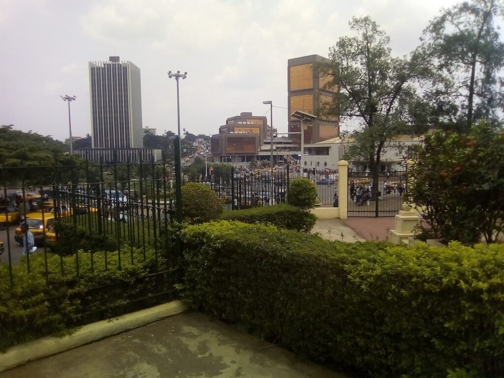 Yaoundé Nsimalen Airport Transfer to the City Centre — photo 2